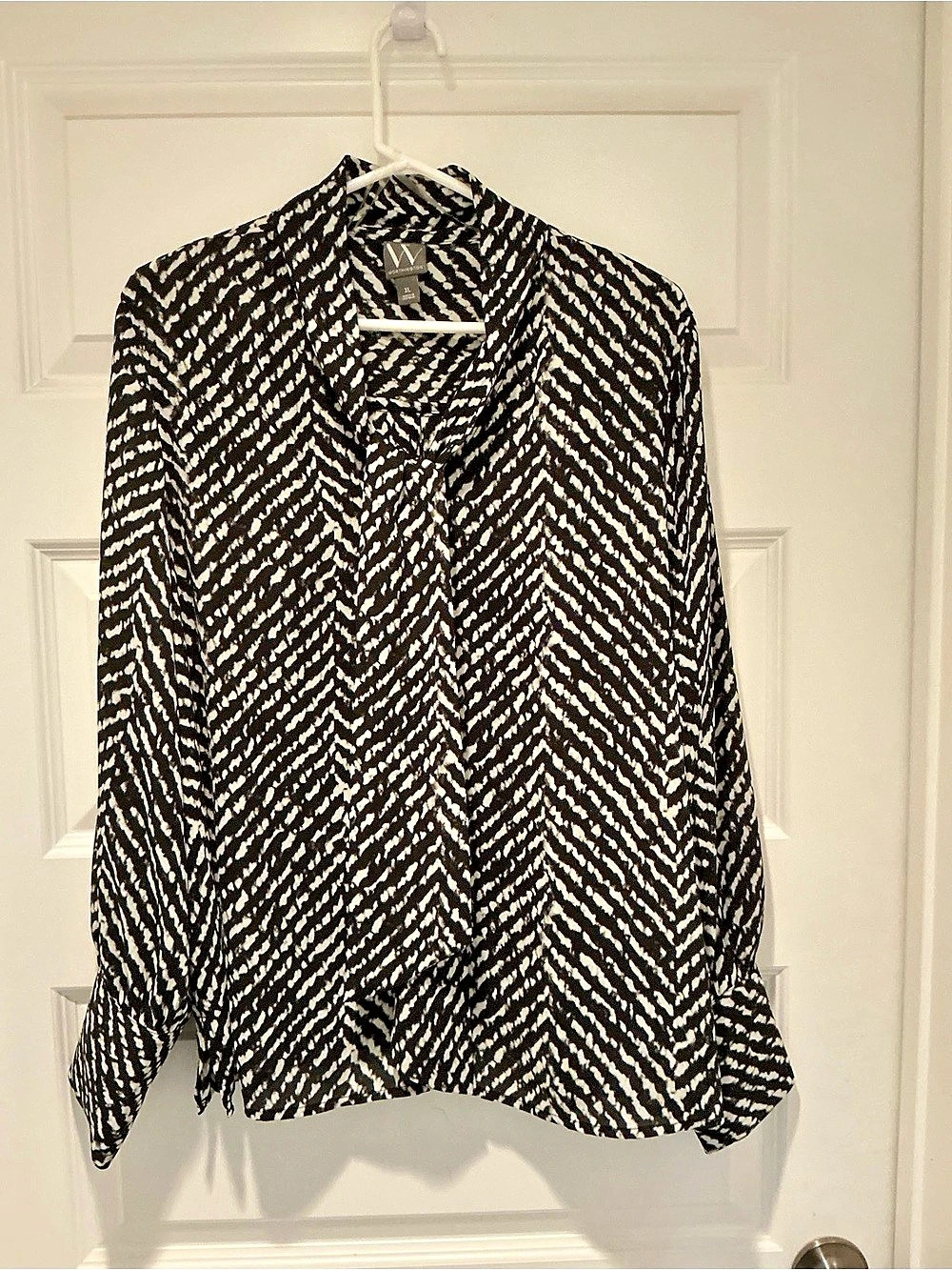 Worthington Geometric Blouse in Black & Cream Like New Condition